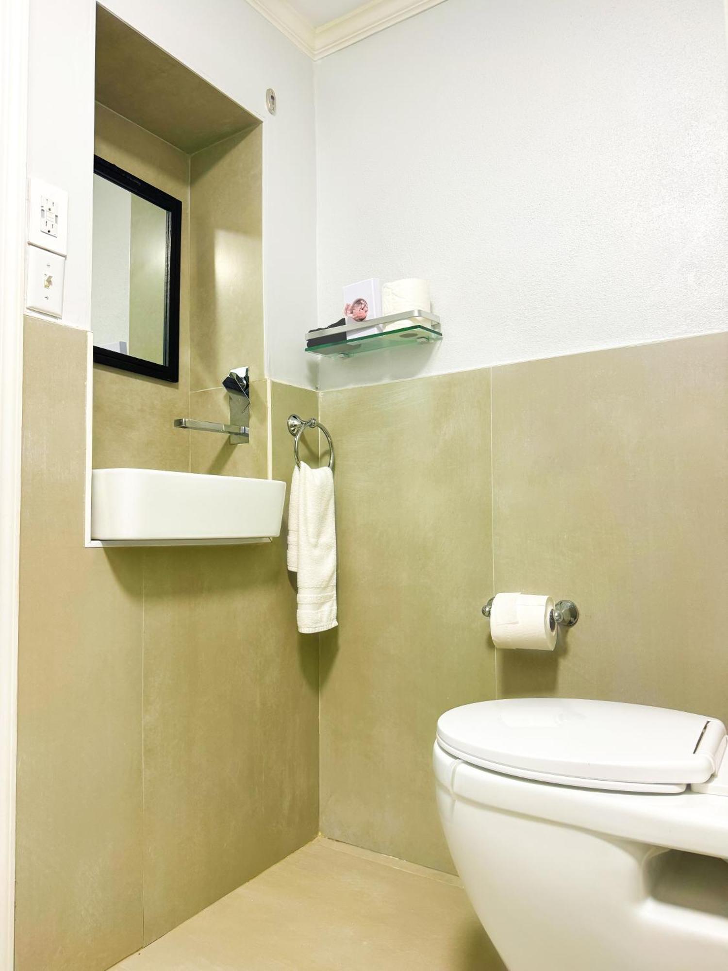 Studio, 100 Feet From The Beach Nassau Exterior photo